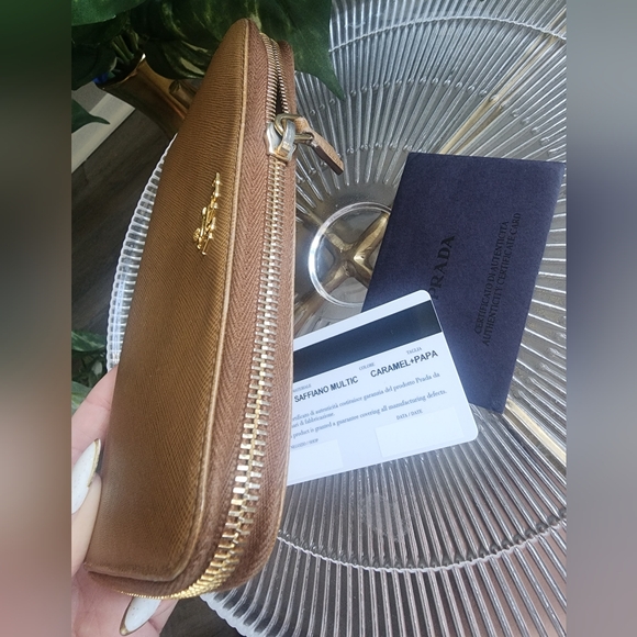 Authentic Prada Saffiano zippy wallet - Picture 8 of 12